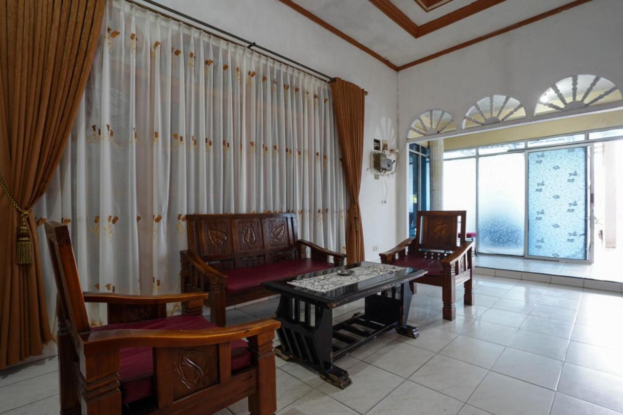 Oyo 2876 Hotel Idayu Палембанг Екстериор снимка
