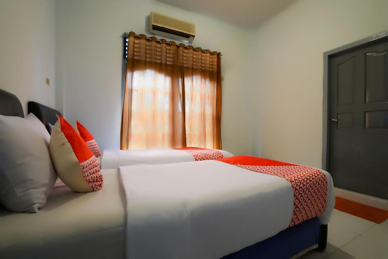 Oyo 2876 Hotel Idayu Палембанг Екстериор снимка