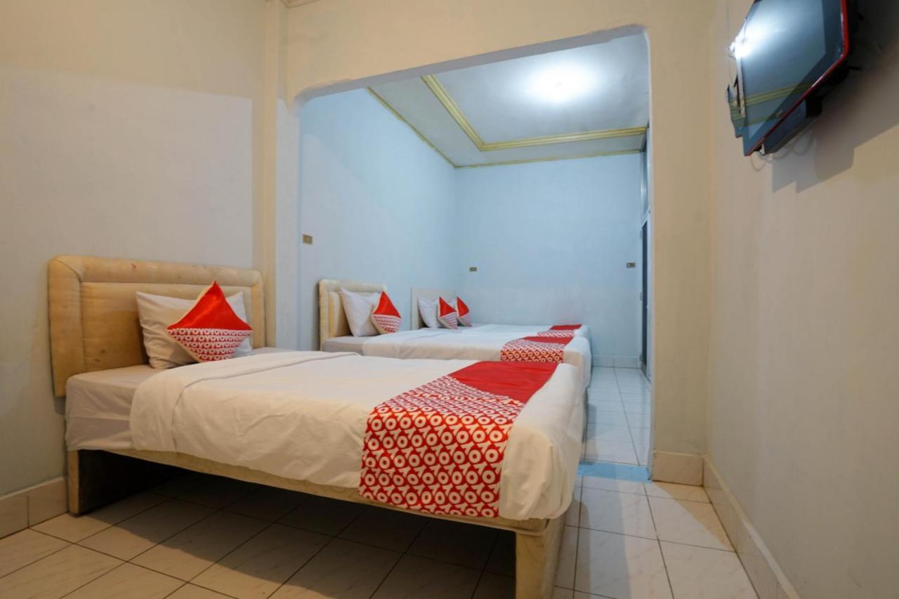 Oyo 2876 Hotel Idayu Палембанг Екстериор снимка
