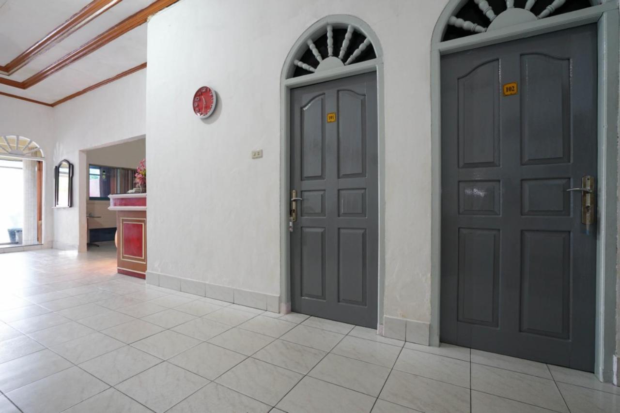Oyo 2876 Hotel Idayu Палембанг Екстериор снимка
