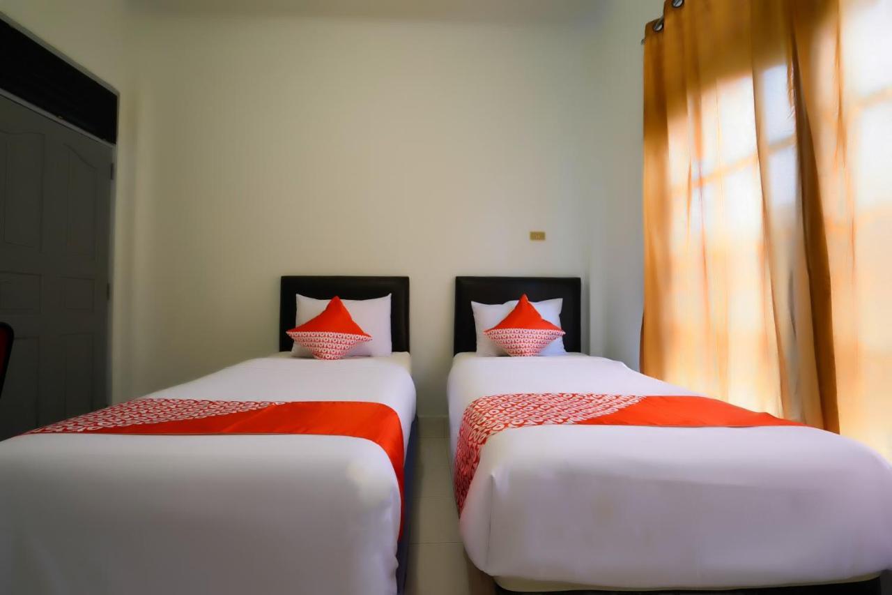 Oyo 2876 Hotel Idayu Палембанг Екстериор снимка