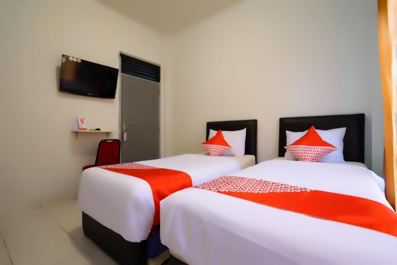 Oyo 2876 Hotel Idayu Палембанг Екстериор снимка