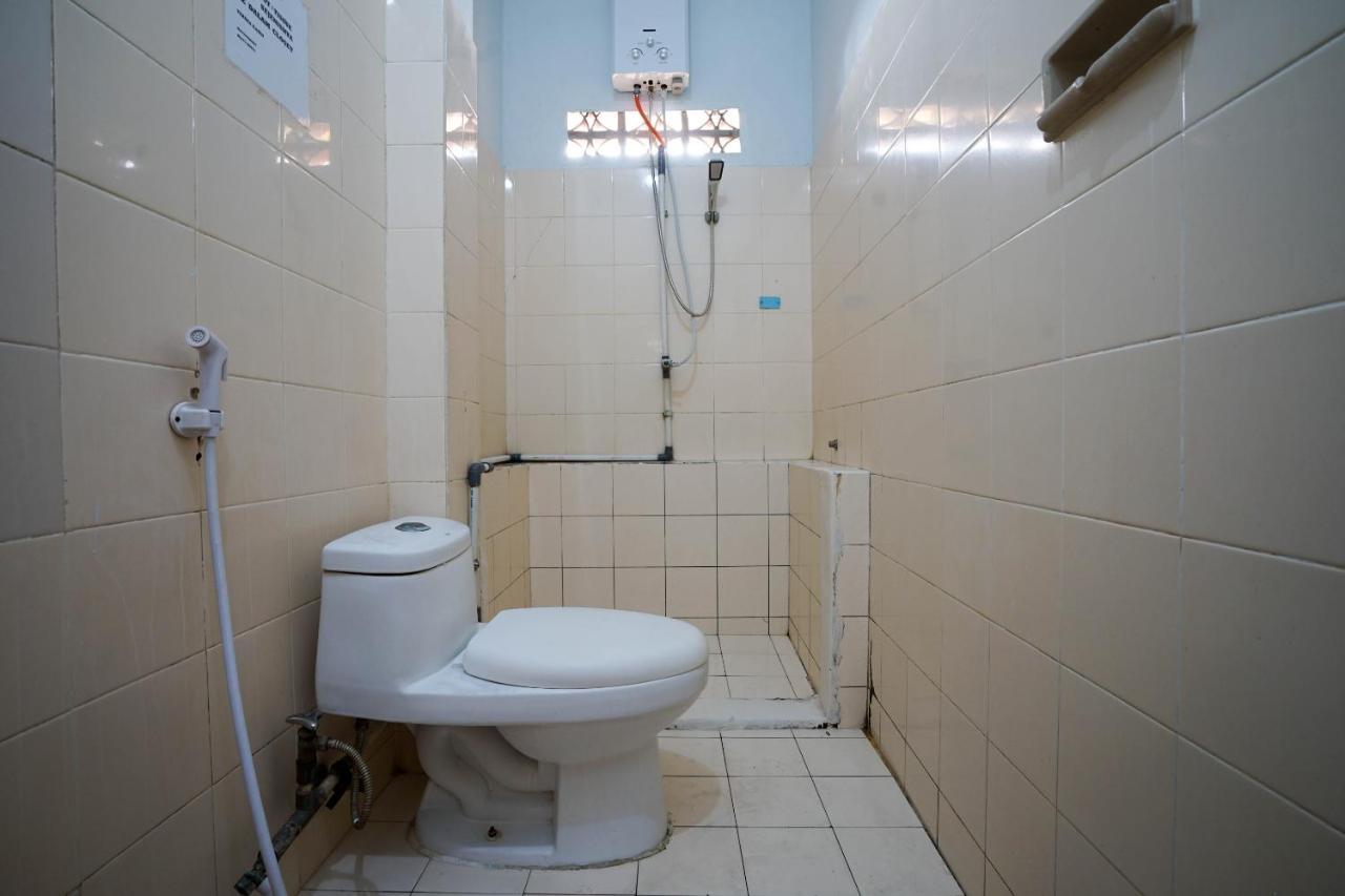 Oyo 2876 Hotel Idayu Палембанг Екстериор снимка
