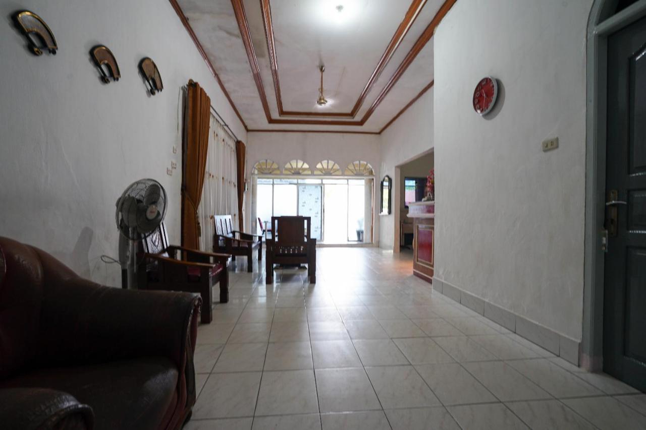 Oyo 2876 Hotel Idayu Палембанг Екстериор снимка