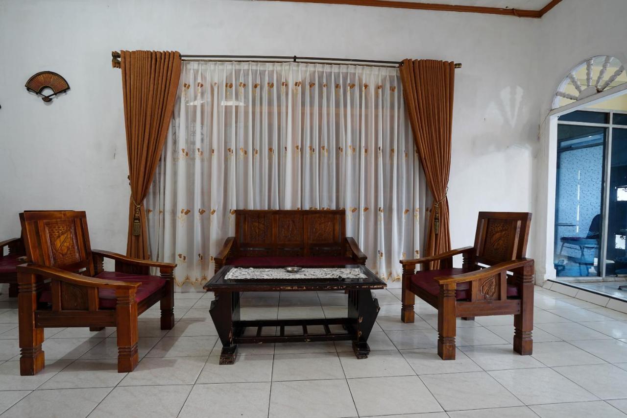 Oyo 2876 Hotel Idayu Палембанг Екстериор снимка